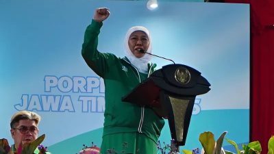 Gubernur Jawa Timur (Jatim), Khofifah Indar Parawansa, membuka secara resmi Porprov IX Jatim 2025 di Stadion Gajayana, Kota Malang, Sabtu (28/06/2025) malam, disambut sorak ribuan atlet dan warga. Acara ini menandai dimulainya ajang strategis pencetak atlet unggulan dari seluruh penjuru Provinsi Jatim.