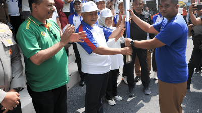 Obor Porprov Membakar Semangat Lawang