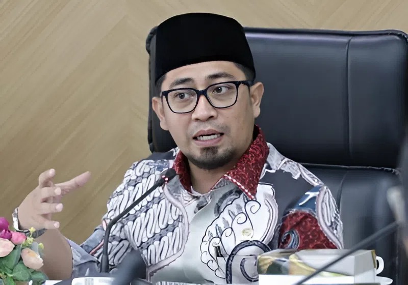 Muhammad Khozin atau Gus Khozin, Anggota Komisi II DPR RI dari Fraksi PKB yang mewakili Dapil Jawa Timur IV (Jember dan Lumajang), menilai Putusan Mahkamah Konstitusi (MK) terkait pelaksanaan pemilu nasional dan pemilu lokal bersifat paradoks.