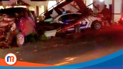 Mobil Polisi dan Ertiga Tabrak Rumah Warga di Bangkalan