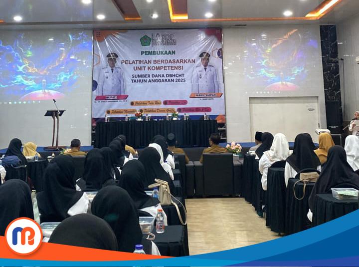 Acara Pelatihan Berbasis Unit Kompetensi DBHCHT 2025 di hotel berlian