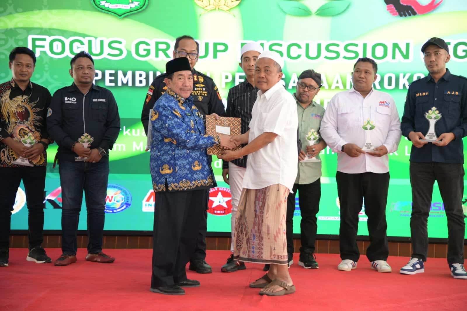 Potret kegiatan Focus Group Discussion (FGD) yang digelar Forum Pimpinan Asosiasi Media (For-PAM) Sumenep. FGD ini dilaksanakan bersama Paguyuban Pengusaha Rokok, Kamis (17/07/2025).