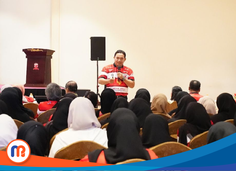 Presiden KUP Pojur, Achsanul Qosasi, saat memberikan pesan di depan para perantauan Madura saat perayaan HUT KUP Pojur