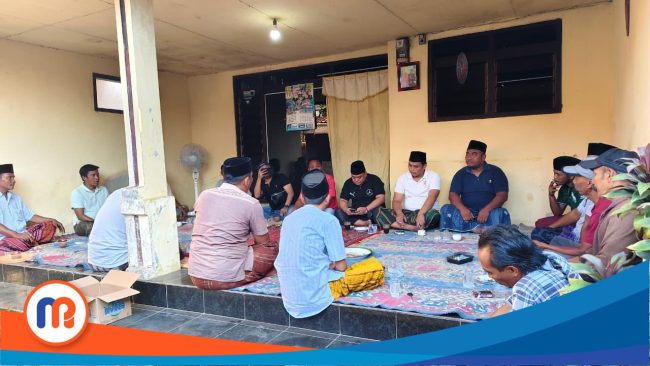Puluhan nelayan Madura (Perwakilan dari beberapa nelaya di tiap desa) saat melakukan pemantapan jelang aksi